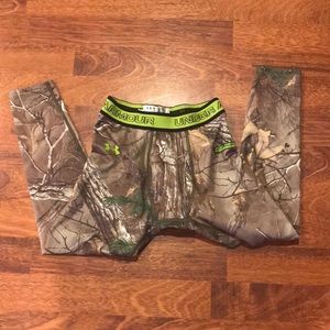 Boys under Armour base layer bottoms